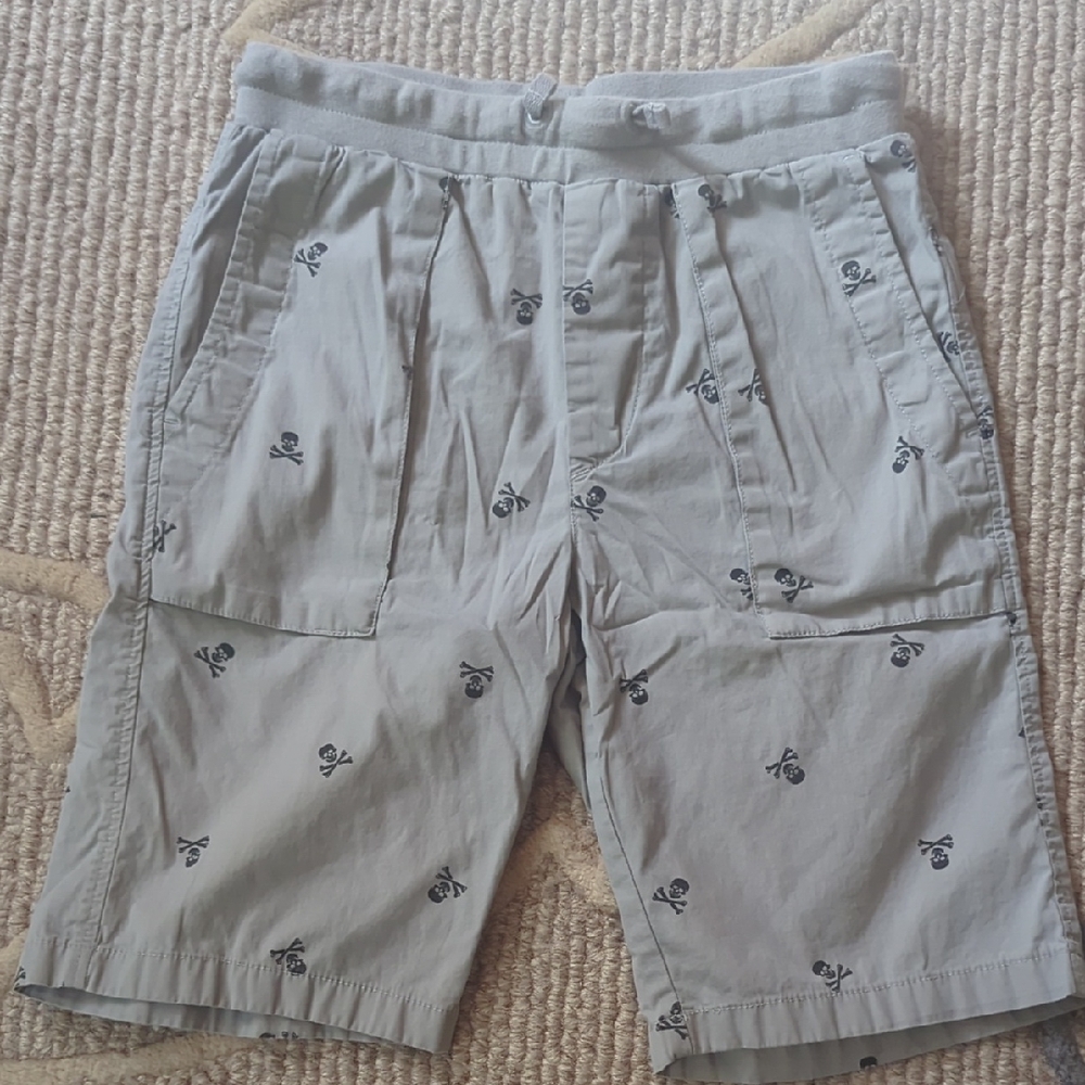 Sale! Bundle 4 items For $5 GAP Gray Cargo Shorts with Skull Pattern